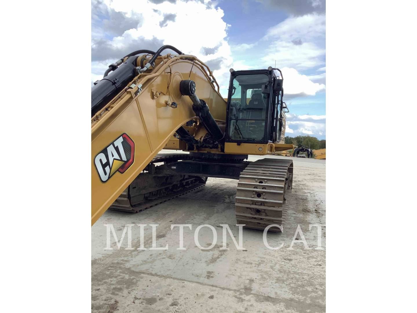 2023 Caterpillar 374 Excavator For Sale