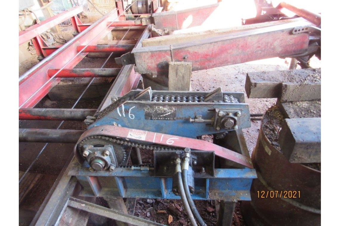 Hydraulic log deals turner for sawmill