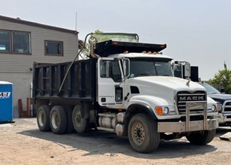 2005 Mack GRANITE Dump Truck