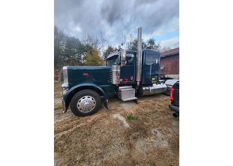 2019 Peterbilt 389 SemiTractor Truck