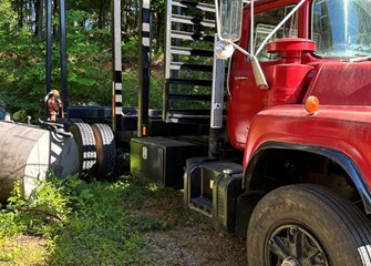 1977 Mack R SERIES  Log Truck