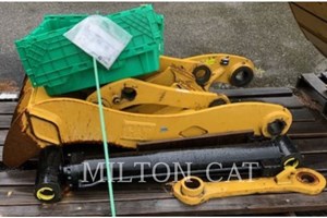 2022 Caterpillar 320/325 FULL ROTATION 4 TOOTH THUMB  Attachment