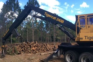 2005 Tigercat 240B  Log Loader