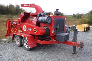 2002 Morbark 2400XL  Mobile Wood Grinder