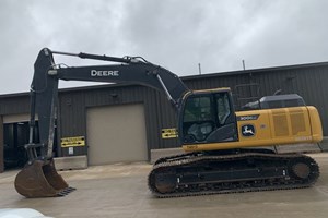 2022 John Deere 300G LC  Excavator