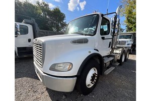 2005 Freightliner M2w/wet line  Truck-SemiTractor