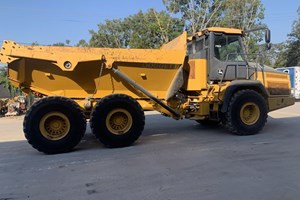 2019 John Deere 260E  Articulated Dump Truck