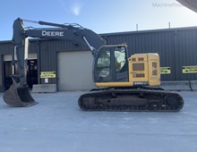 2019 John Deere 245GF