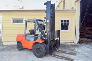 Toyota 7FDU45  Forklift