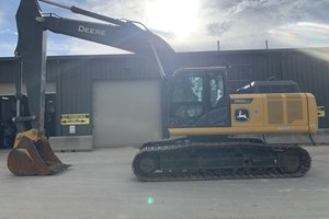 2022 John Deere 250G  Excavator