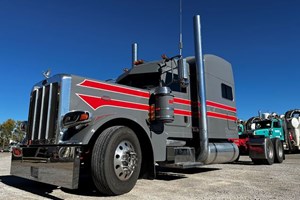 2021 Peterbilt 389  Truck-SemiTractor