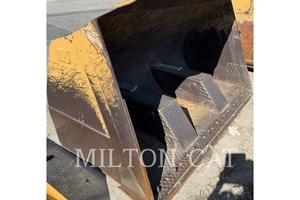 2003 Caterpillar 966G HIGH TIPPING MATERIAL HANDLING BUCKET  Attachment