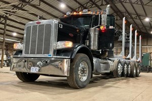 2015 Peterbilt 388  Truck-Log