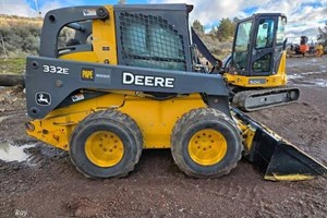 2014 John Deere 332E  Skidsteer